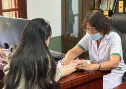 benh-lau-khoi-nguoi-benh-va-thay-thuoc-chua-cung-nhin-mot-huong