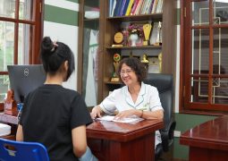 Tôi và đội ngũ cộng sự tại Trung tâm luôn sẵn sàng đồng hành cùng bà con trên mọi hành trình điều trị