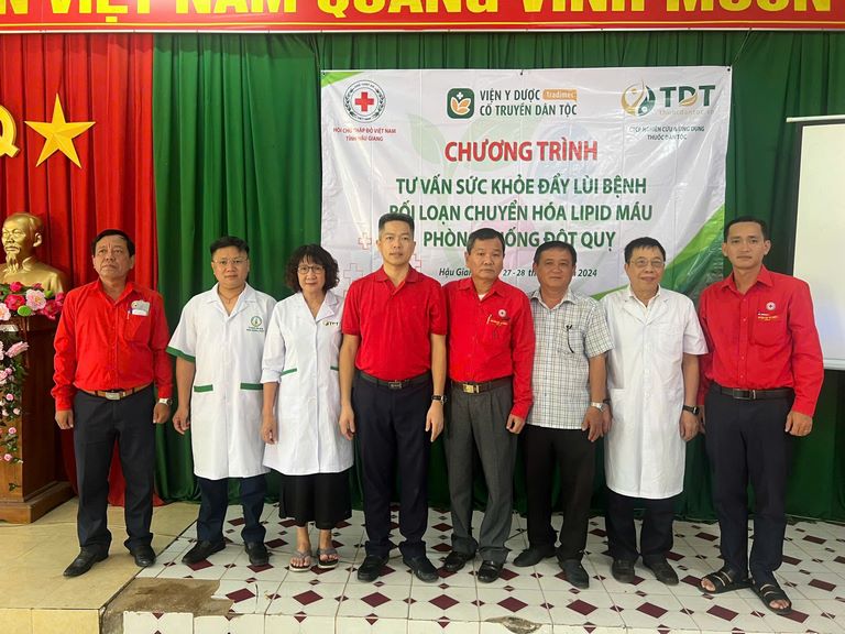 img-mot-hanh-trinh-khien-toi-am-long-khi-dong-hanh-cung-ba-con-hau-giang-1