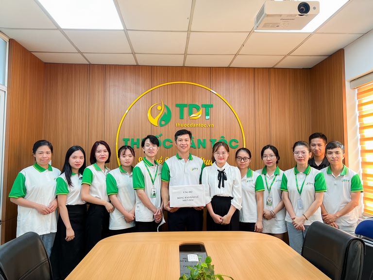 img-no-luc-nho-be-cua-toi-va-tt-thuoc-dan-toc-trong-chien-dich-quyen-gop-vi-mien-bac-bao-lu-1