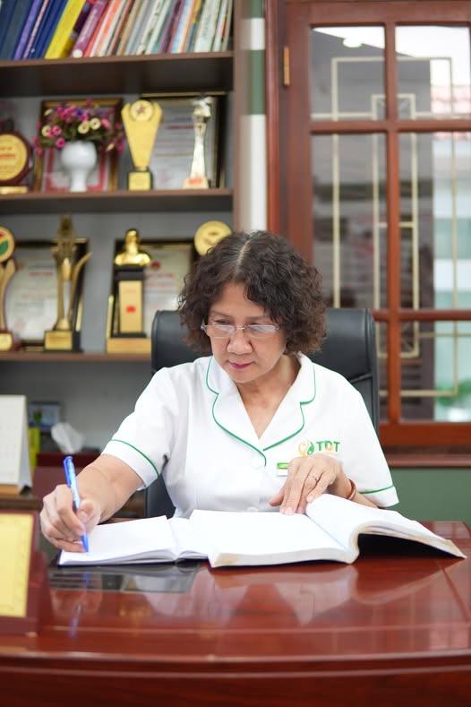 lam-nghe-y-nhu-nguoi-giu-den-giua-bien-suong