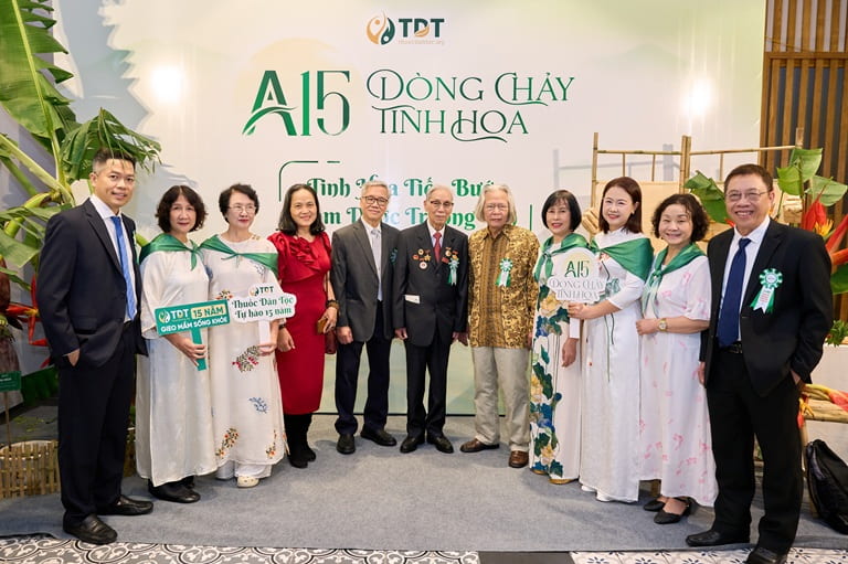 Thuốc dân tộc long trọng tổ chức lễ kỷ niệm 15 năm thành lập với sự tham gia của đông đảo cán bộ nhân viên và khách mời Thuốc dân tộc long trọng tổ chức lễ kỷ niệm 15 năm thành lập với sự tham gia của đông đảo cán bộ nhân viên và khách mời