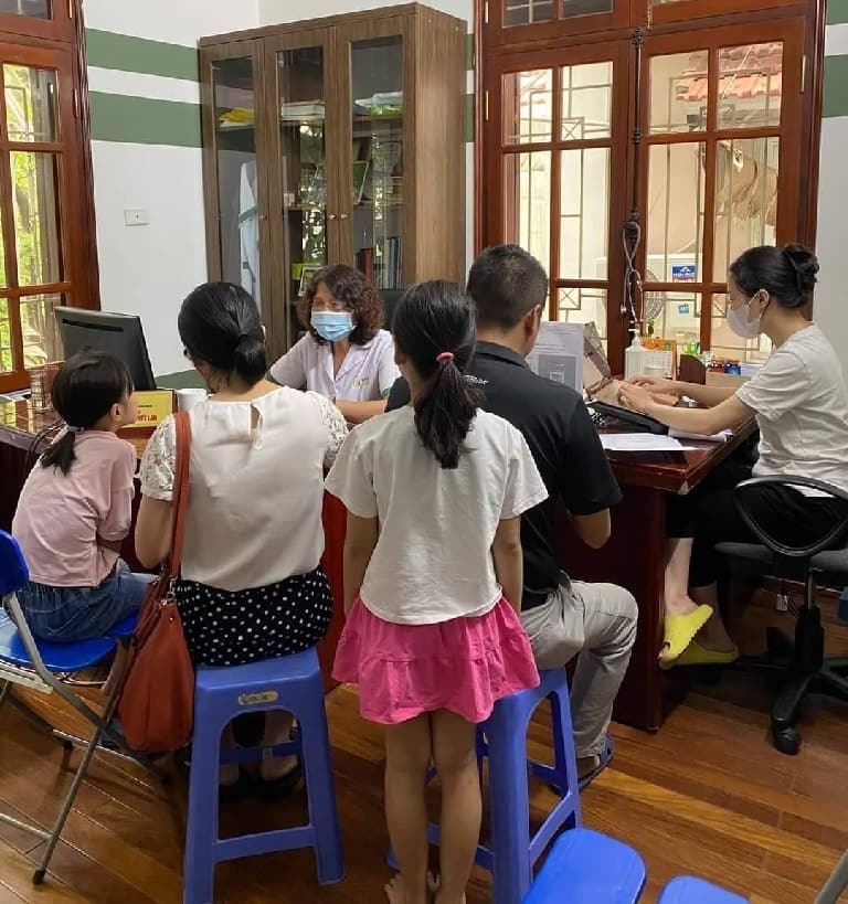 Tôi và đội ngũ cộng sự tại Trung tâm luôn sẵn sàng đồng hành cùng bà con trên mọi hành trình điều trị Tôi và đội ngũ cộng sự tại Trung tâm luôn sẵn sàng đồng hành cùng bà con trên mọi hành trình điều trị