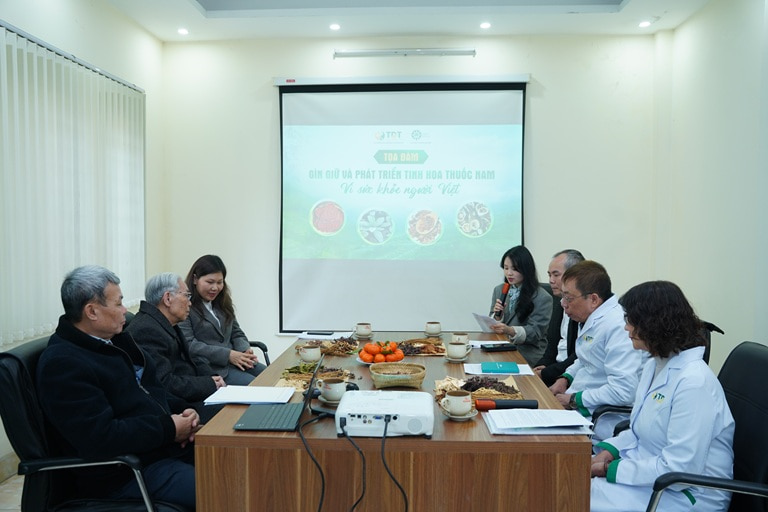 Tọa đàm bàn về việc bảo tồn, phát triển tinh hoa thuốc Nam vì sức khỏe người Việt